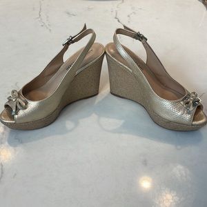 Antonio Melani Gold Wedges with bows Size 6